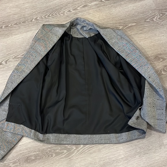 Two piece suit - Picture 4 of 7